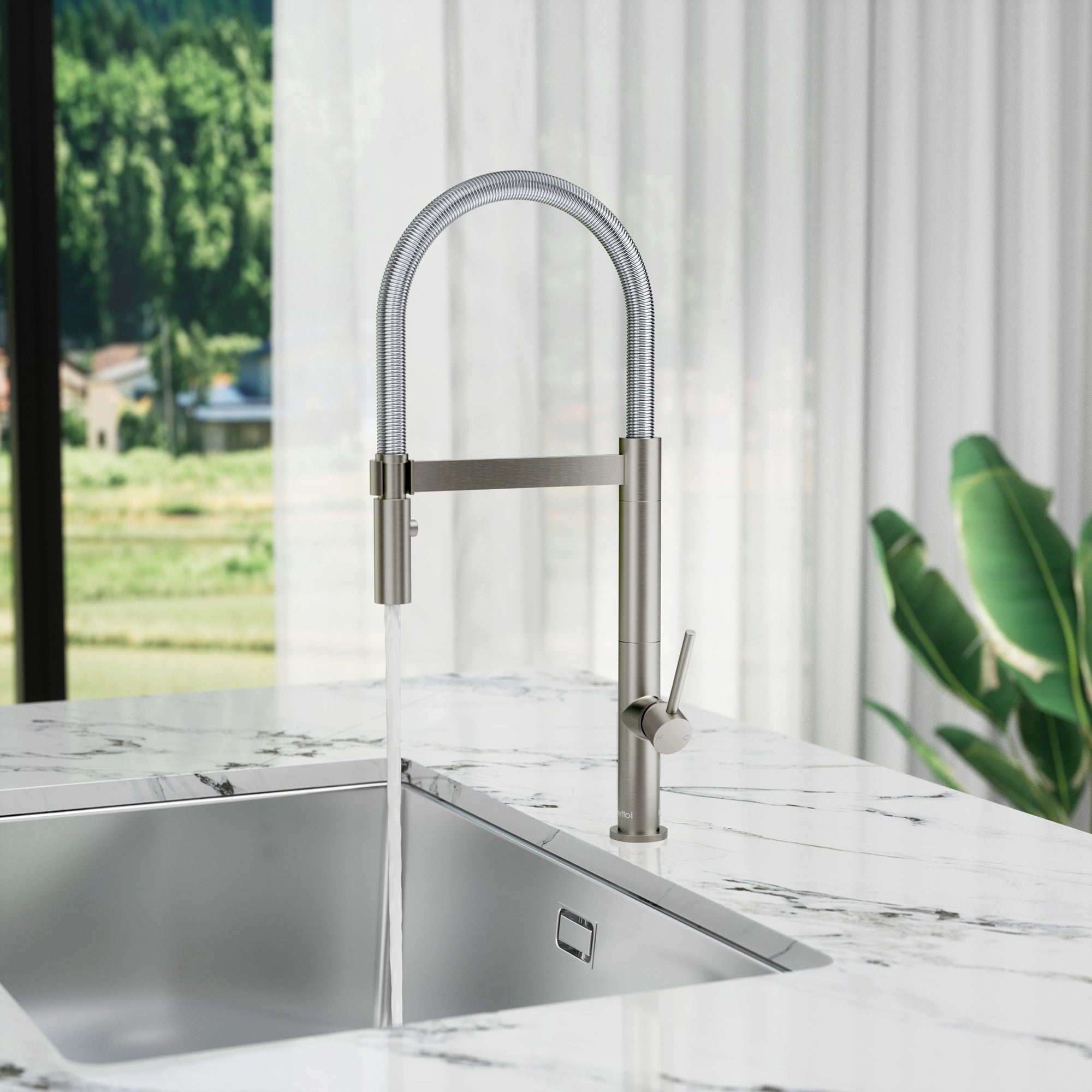 Single Handle Deck Mounted High Arc Pull Down Brass Kitchen Faucet