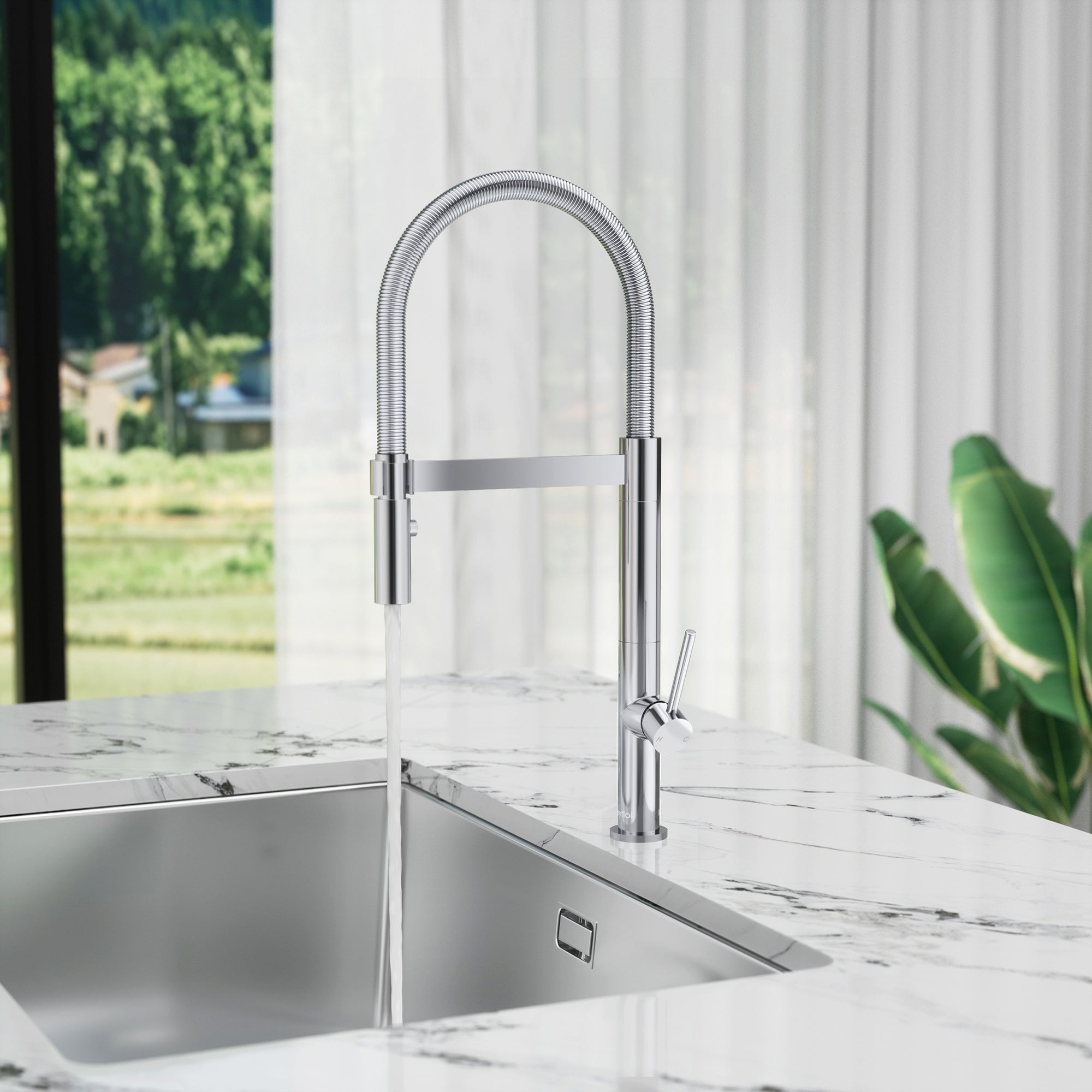 Single Handle Deck Mounted High Arc Pull Down Brass Kitchen Faucet