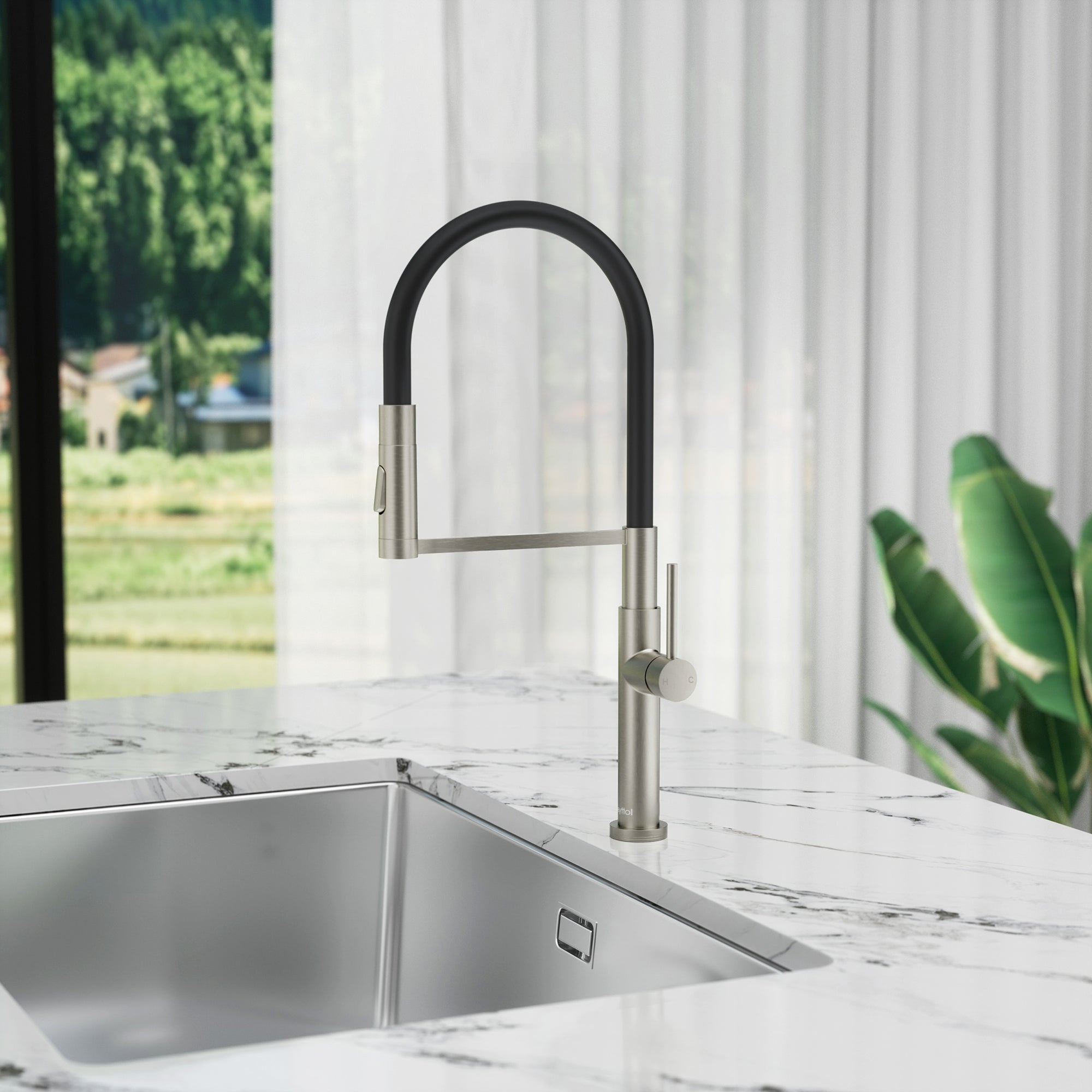 Single Handle Deck Mounted High Arc Pull Down Brass Kitchen Faucet