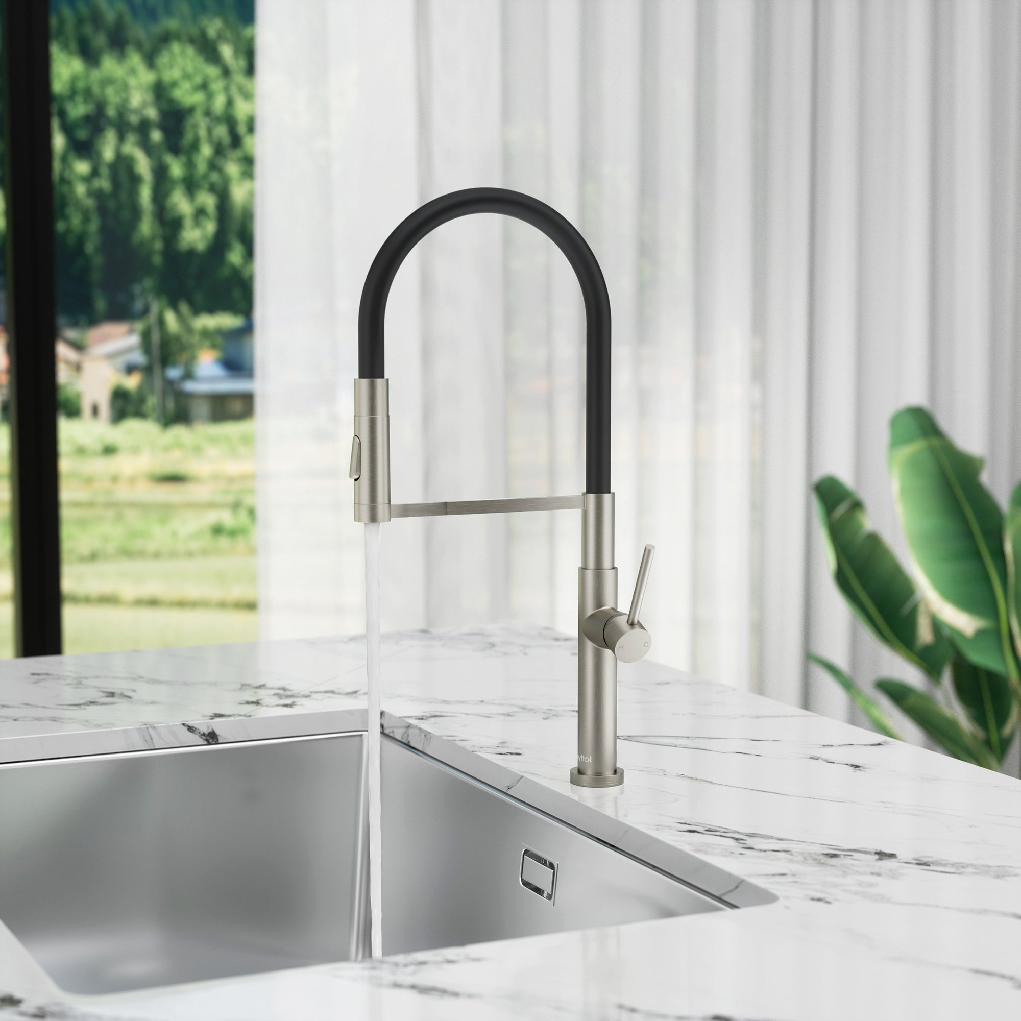Single Handle Deck Mounted High Arc Pull Down Brass Kitchen Faucet