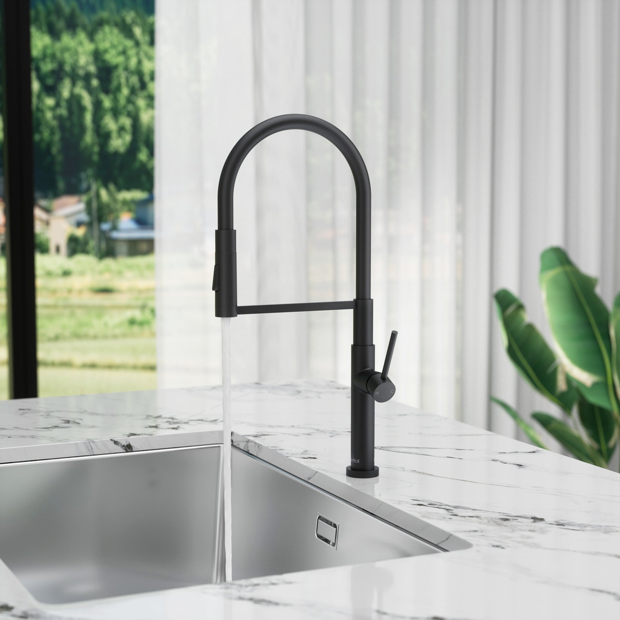 Single Handle Deck Mounted High Arc Pull Down Brass Kitchen Faucet