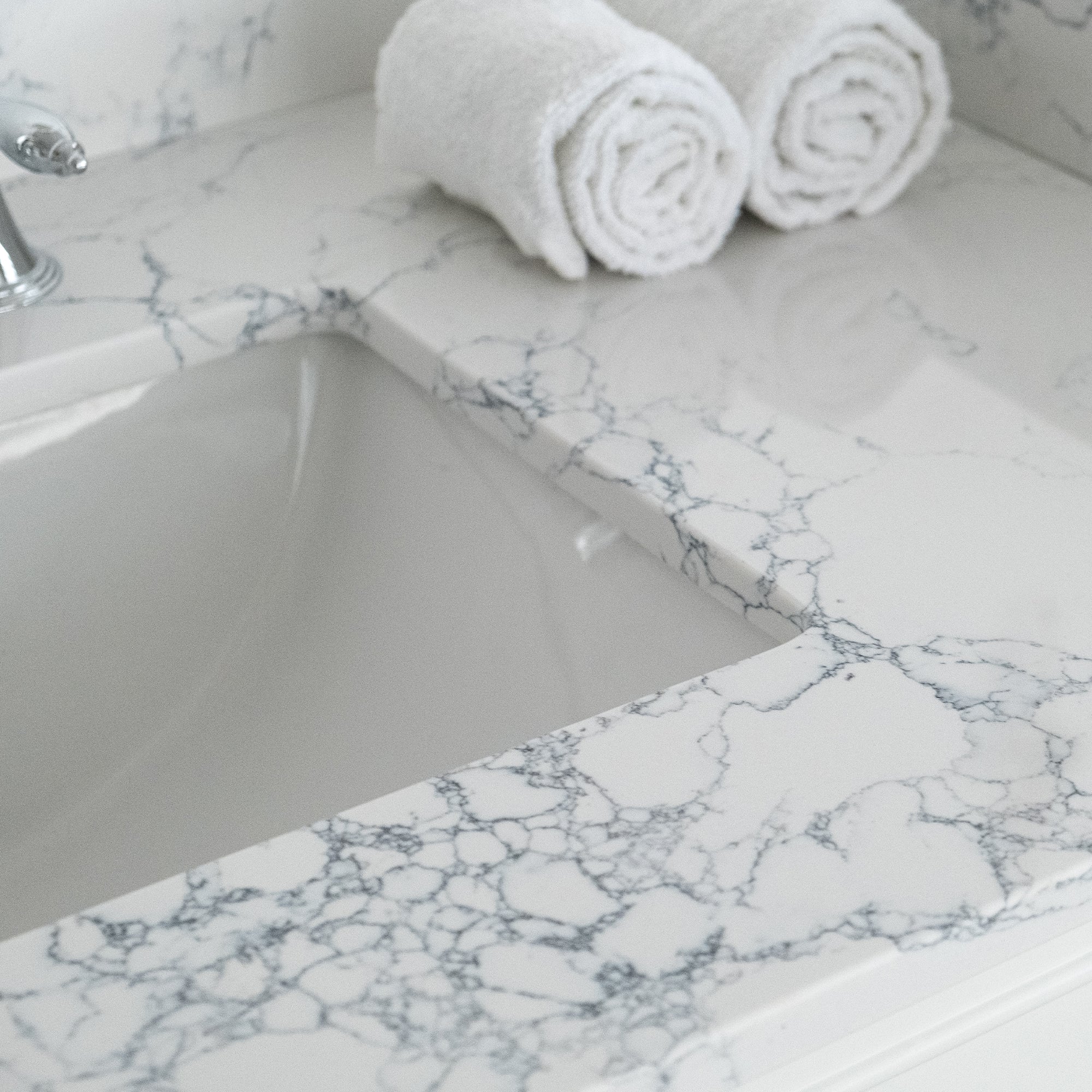 31 in./ 37 in./ 43 in./ 49 in./ Carrara Jade Engineered Stone Bathroom Vanity Top with Ceramic Sink