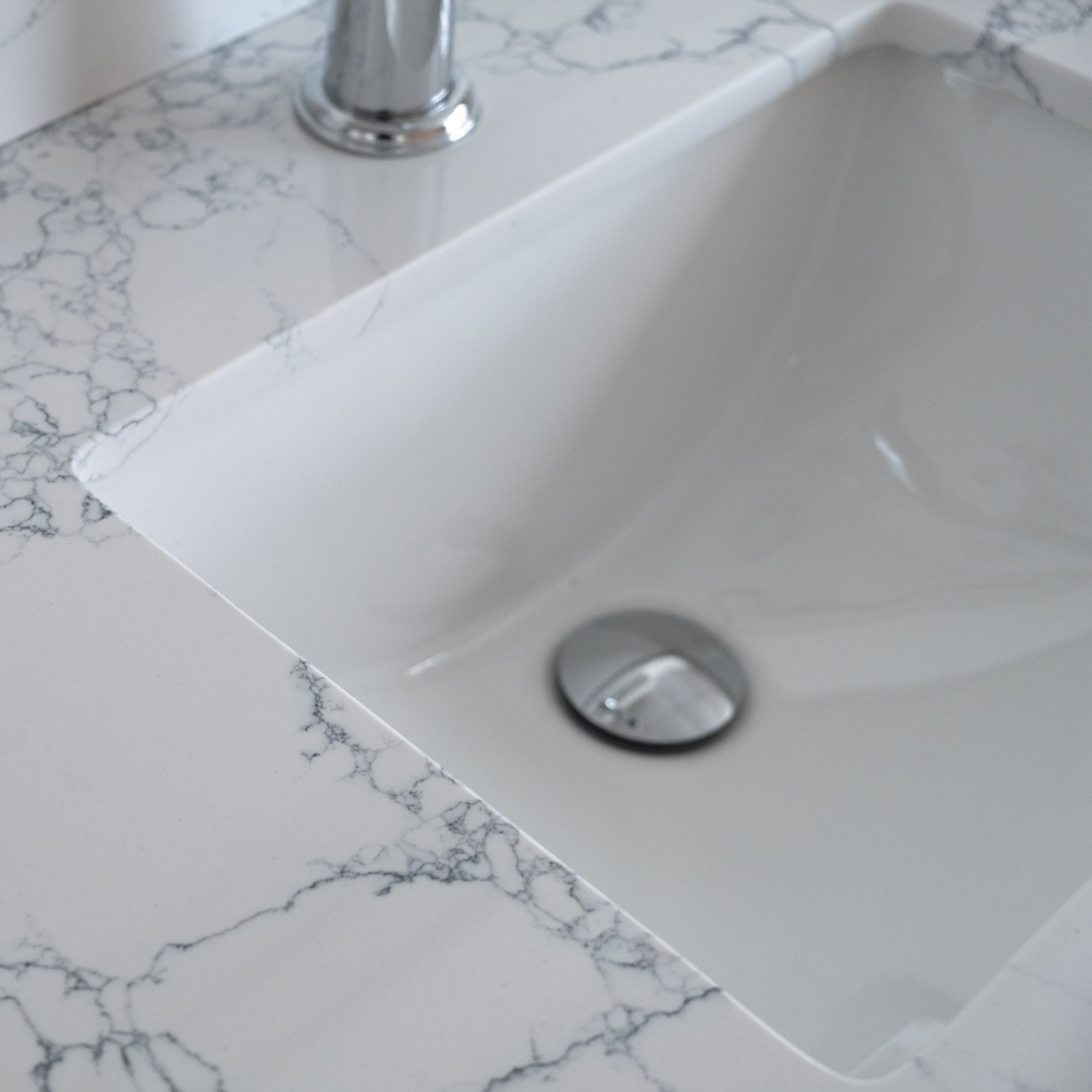 31 in./ 37 in./ 43 in./ 49 in./ Carrara Jade Engineered Stone Bathroom Vanity Top with Ceramic Sink