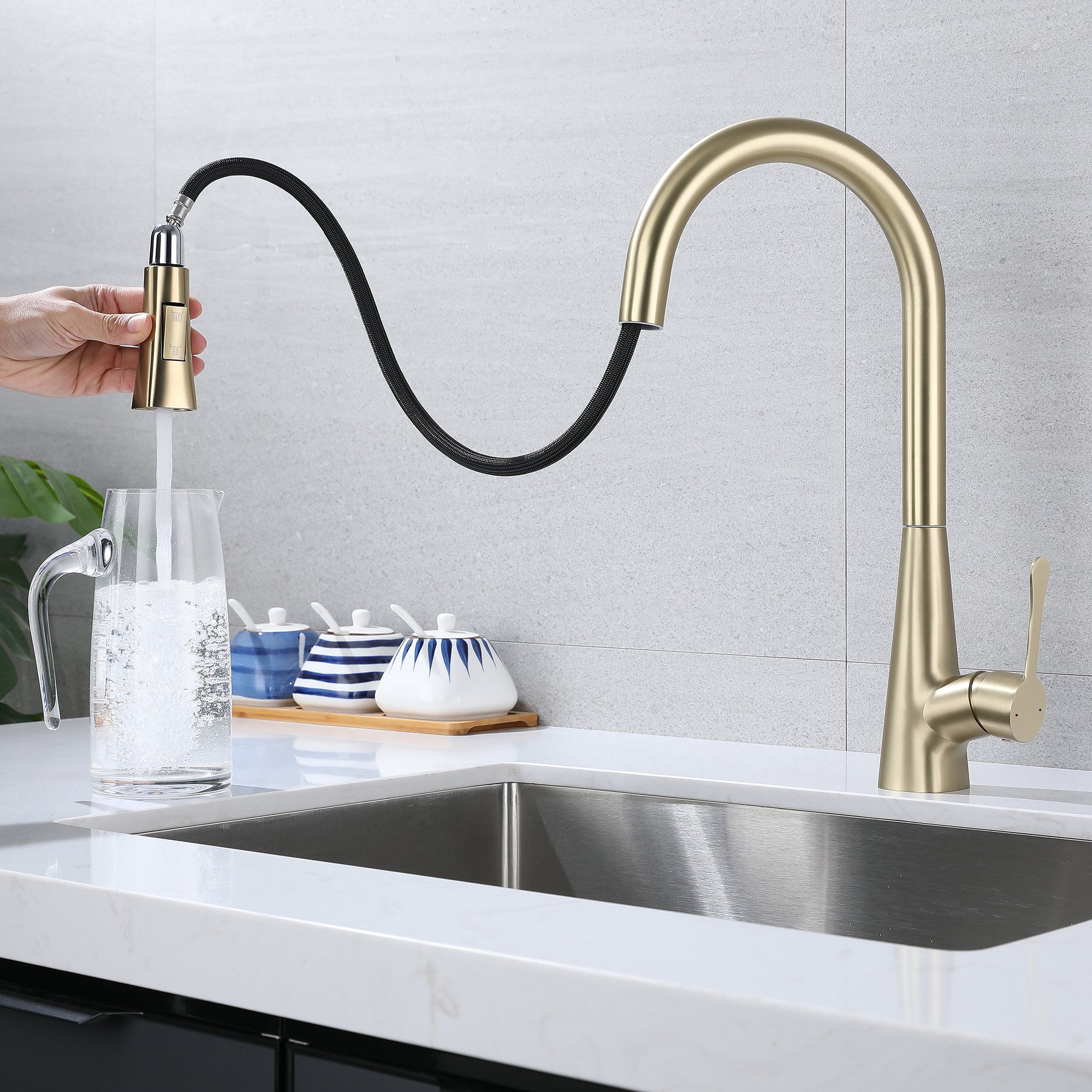 Single Handle Deck Mounted High Arc Pull Down Brass Kitchen Faucet(610)