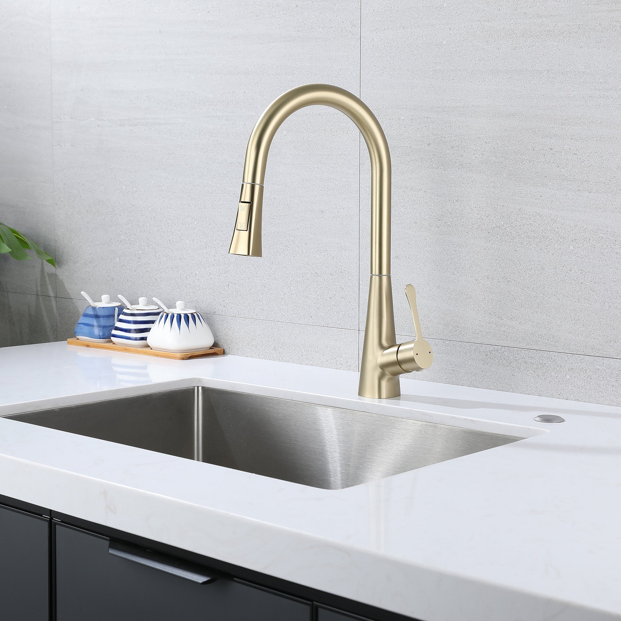 Single Handle Deck Mounted High Arc Pull Down Brass Kitchen Faucet(610)