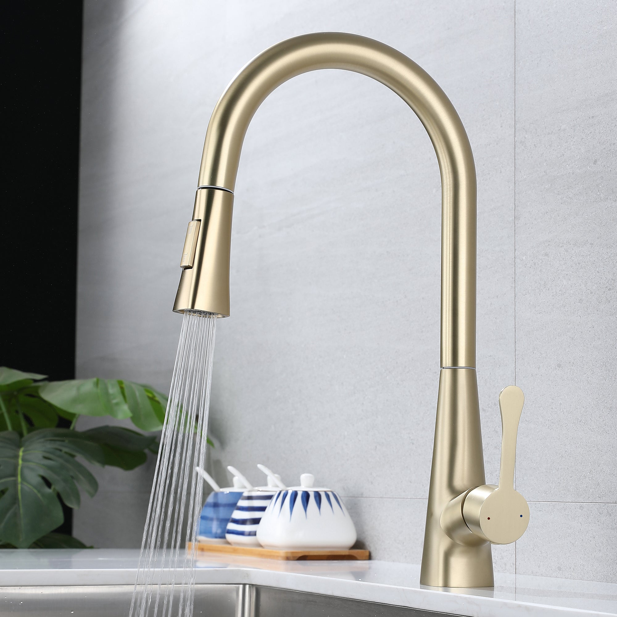 Single Handle Deck Mounted High Arc Pull Down Brass Kitchen Faucet(610)
