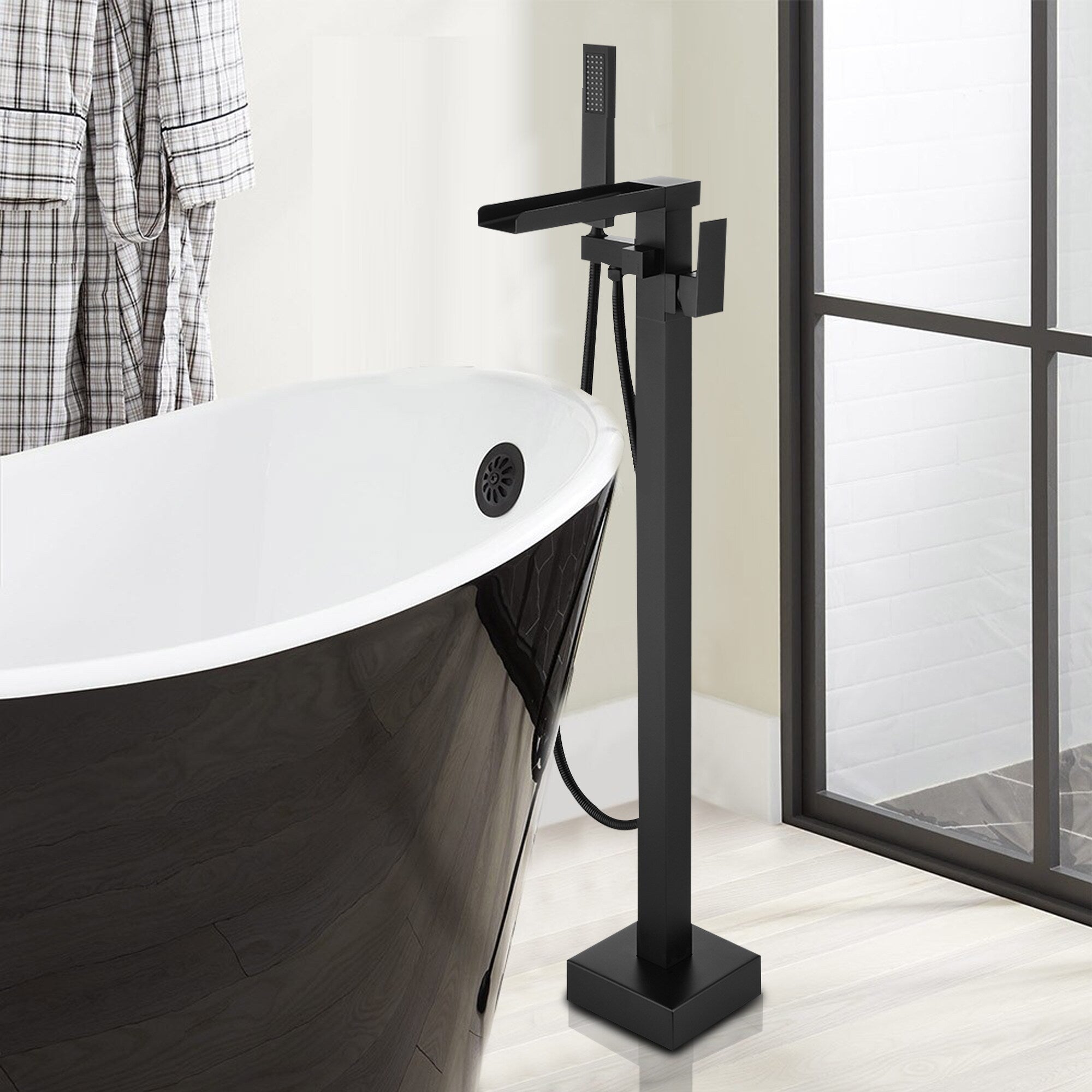 Single Handle Single Hole Bathroom Faucet in Matte Black