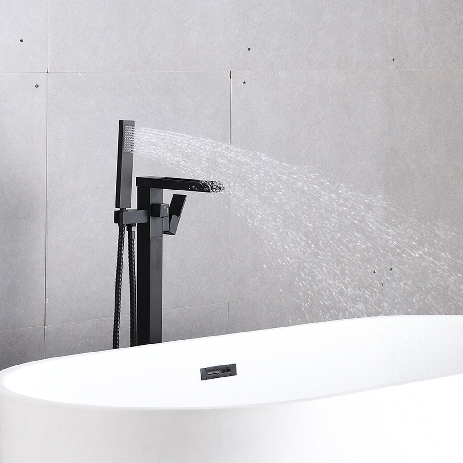 Single Handle Single Hole Bathroom Faucet in Matte Black