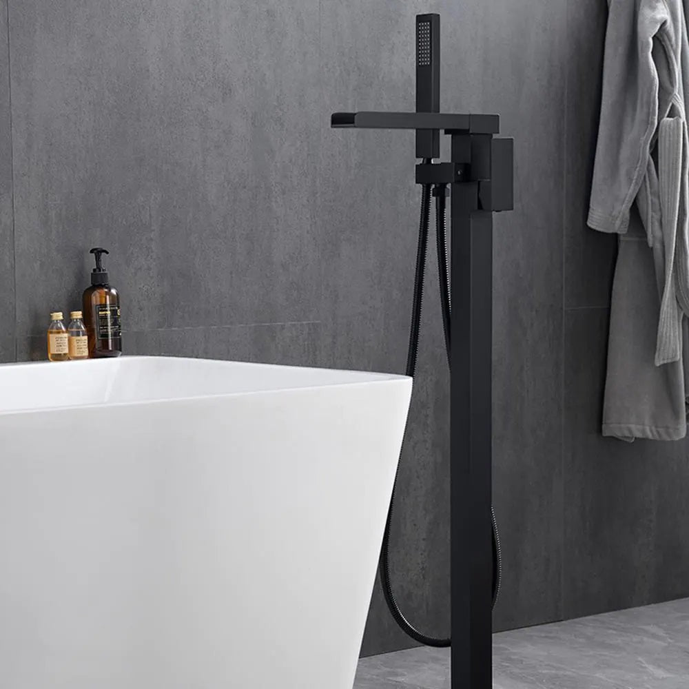 Single Handle Single Hole Bathroom Faucet in Matte Black