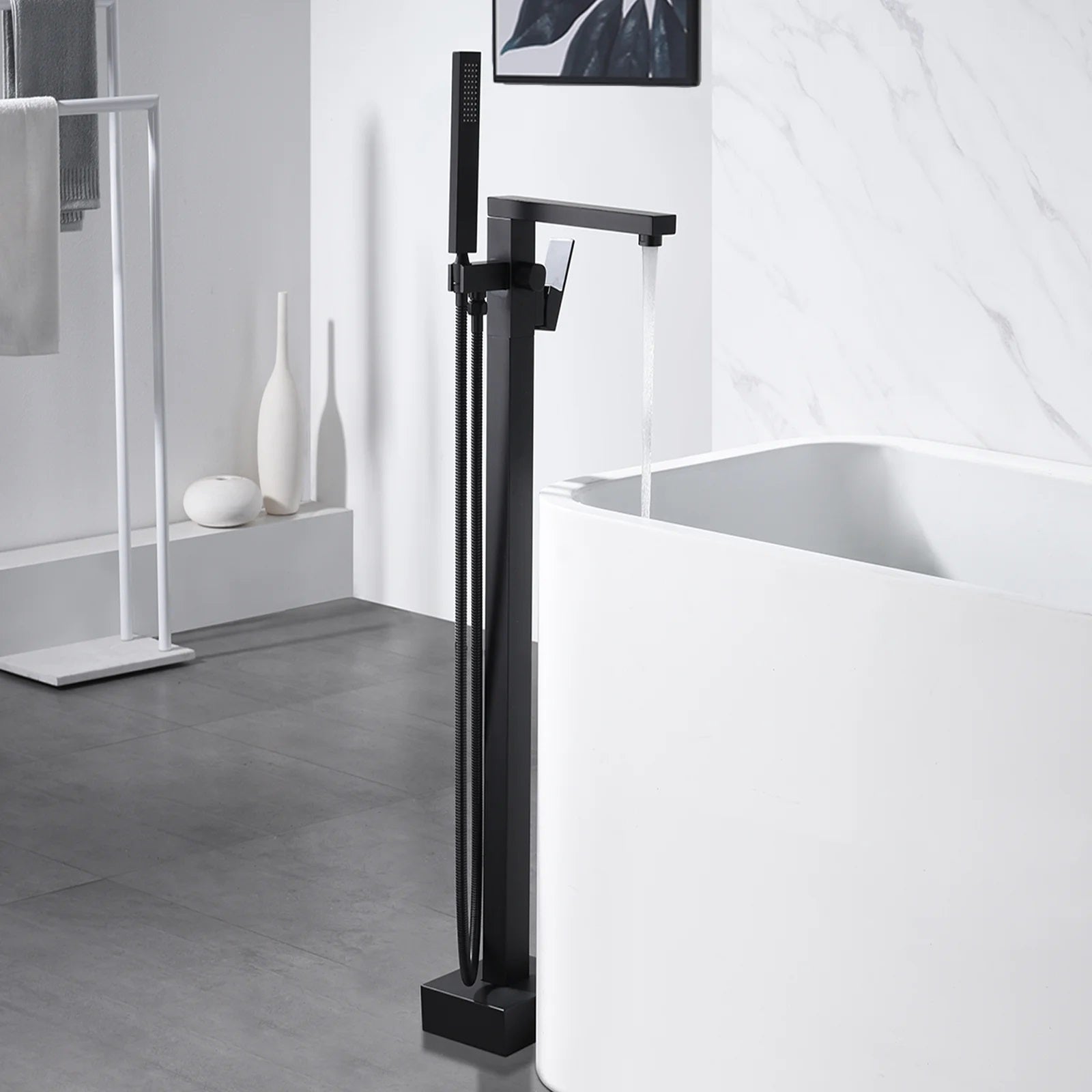 Single Handle Single Hole Bathroom Faucet in Matte Black