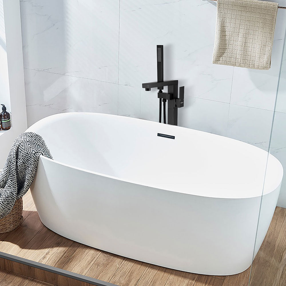 Single Handle Single Hole Bathroom Faucet in Matte Black