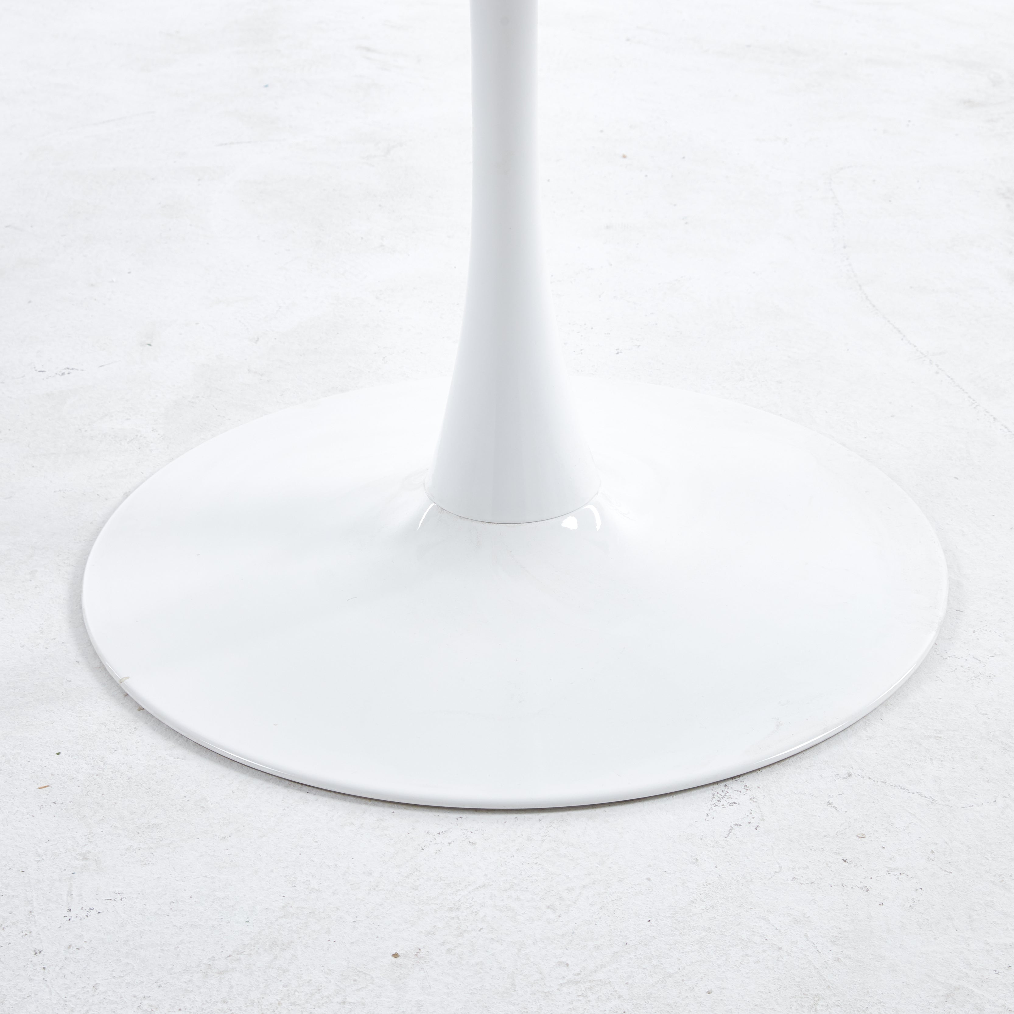42.1" Tulip Table, Medieval Dining Table for 4-6 People, Round MDF Top, Marble Color Top