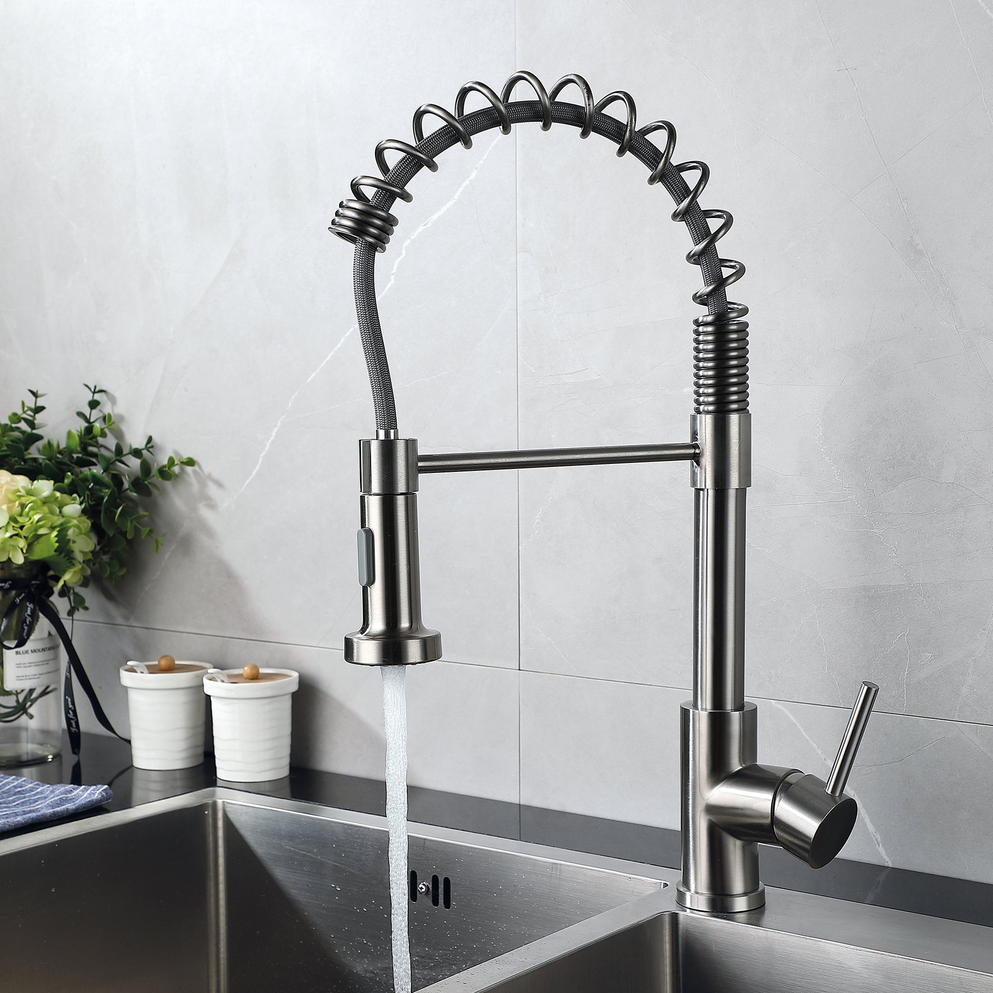 Single Handle Deck Mounted Spring Neck Pull Down Kitchen Faucet