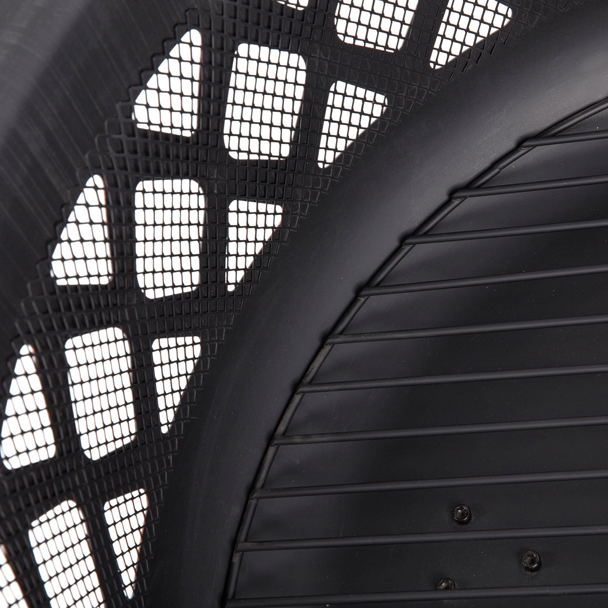 Round Iron Outdoor Fire Pit with Spark Screen