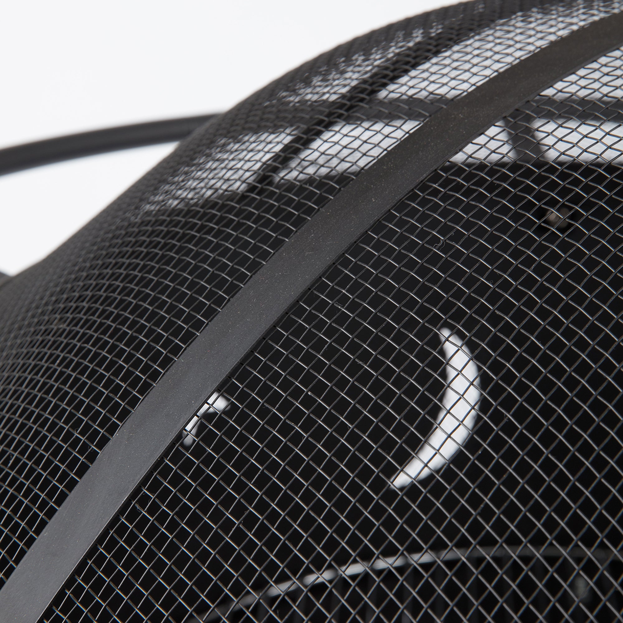 Round Iron Outdoor Fire Pit with Spark Screen