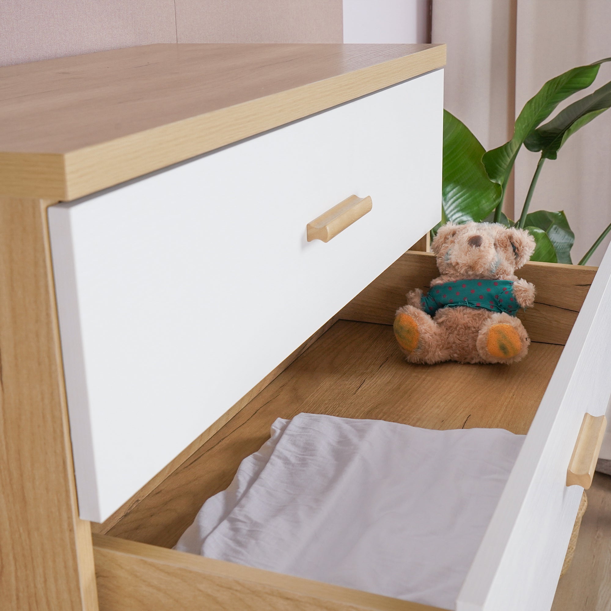 4-Drawer 32" W Wood Chest in Natural&White