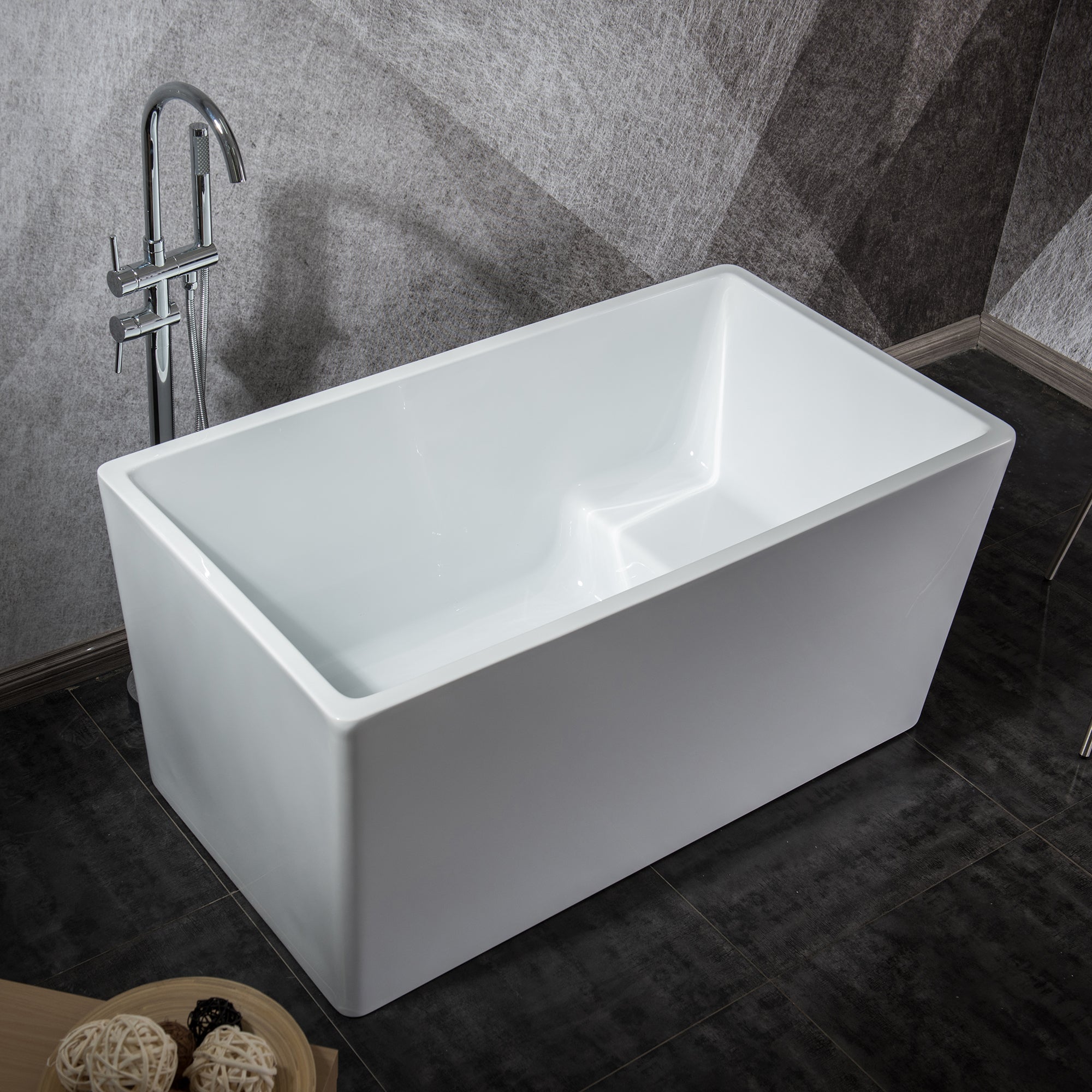 47 in. Acrylic Freestanding Non-Whirlpool Bathtub in White with Seat
