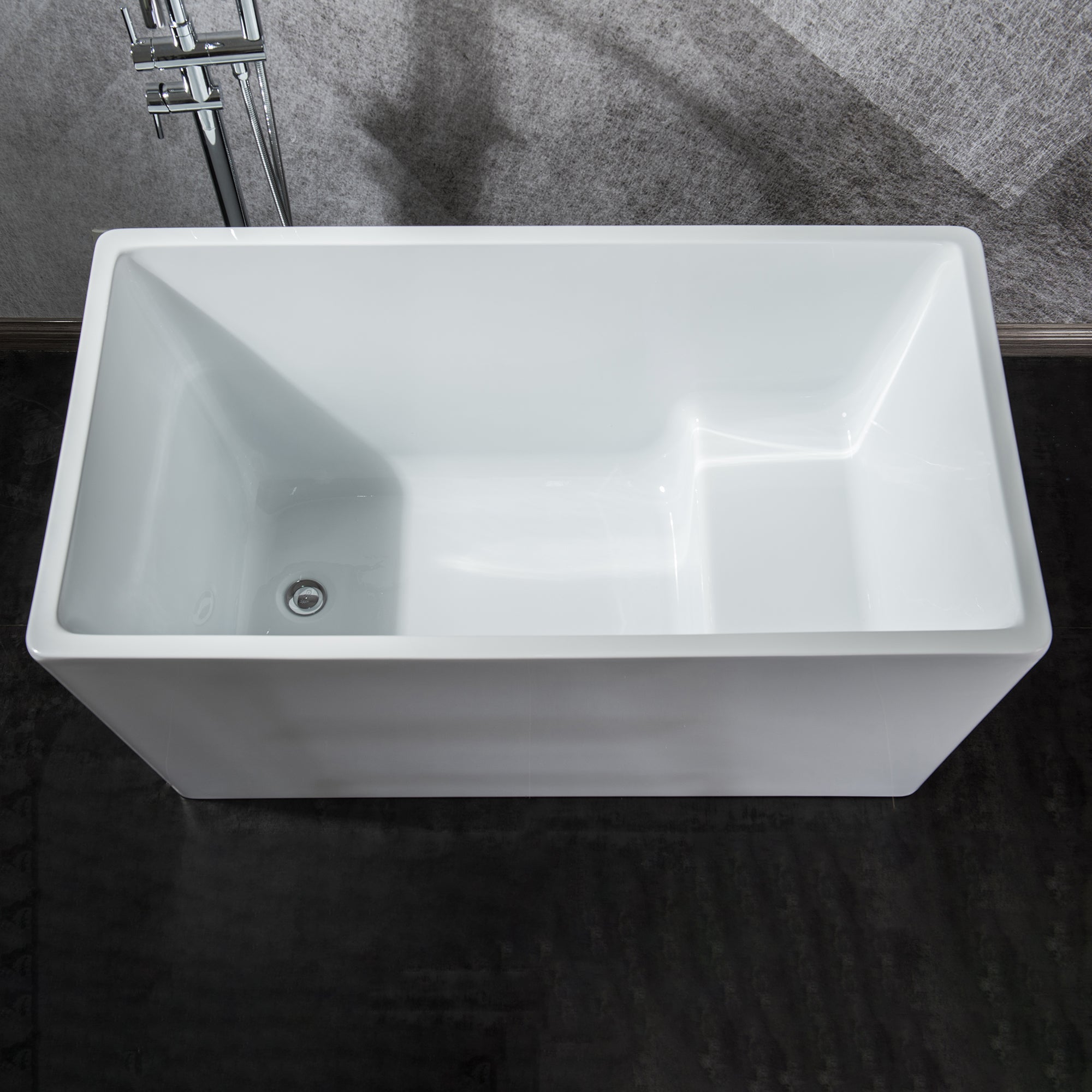 47 in. Acrylic Freestanding Non-Whirlpool Bathtub in White with Seat
