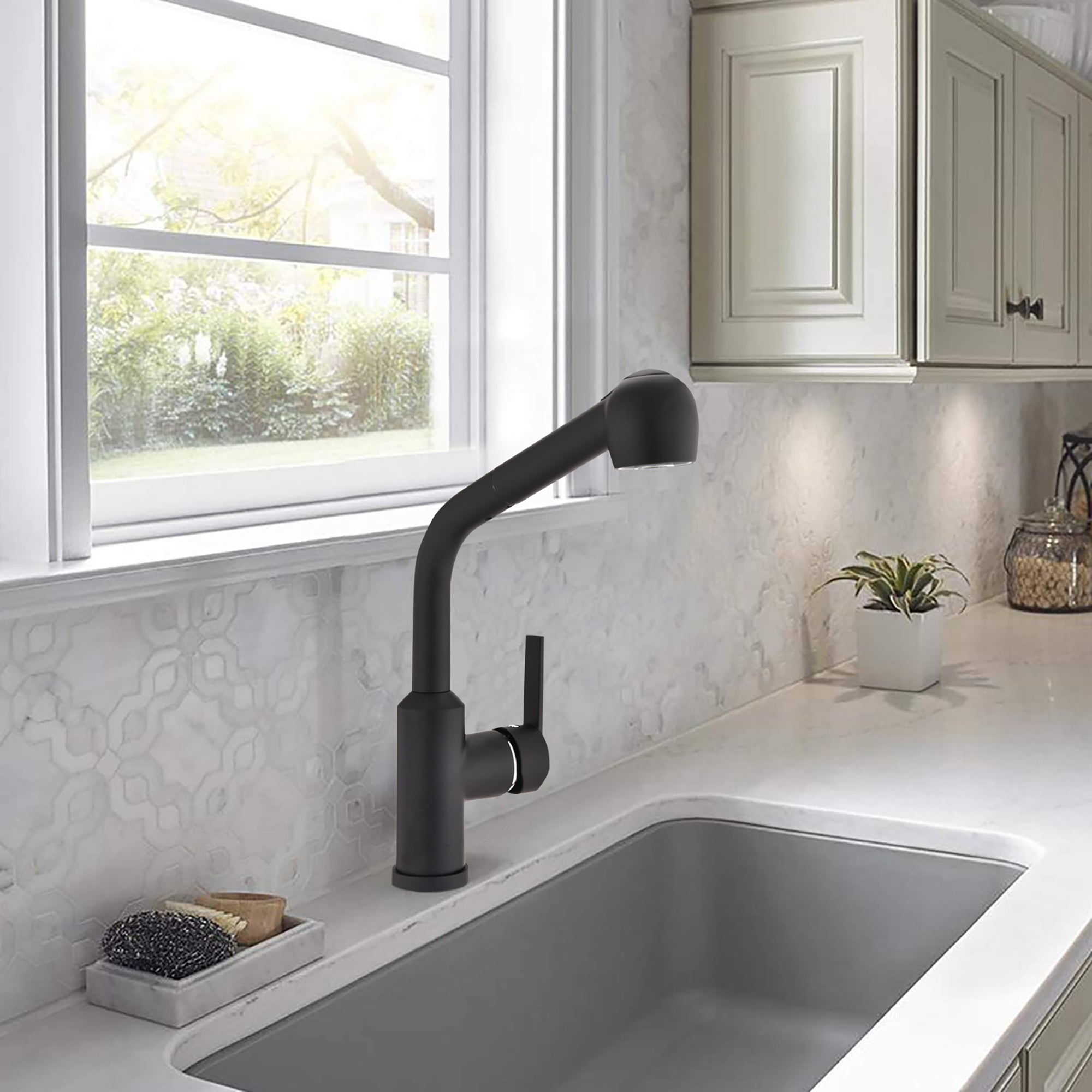 Single Handle Pull Out Kitchen Faucet in Matte Black