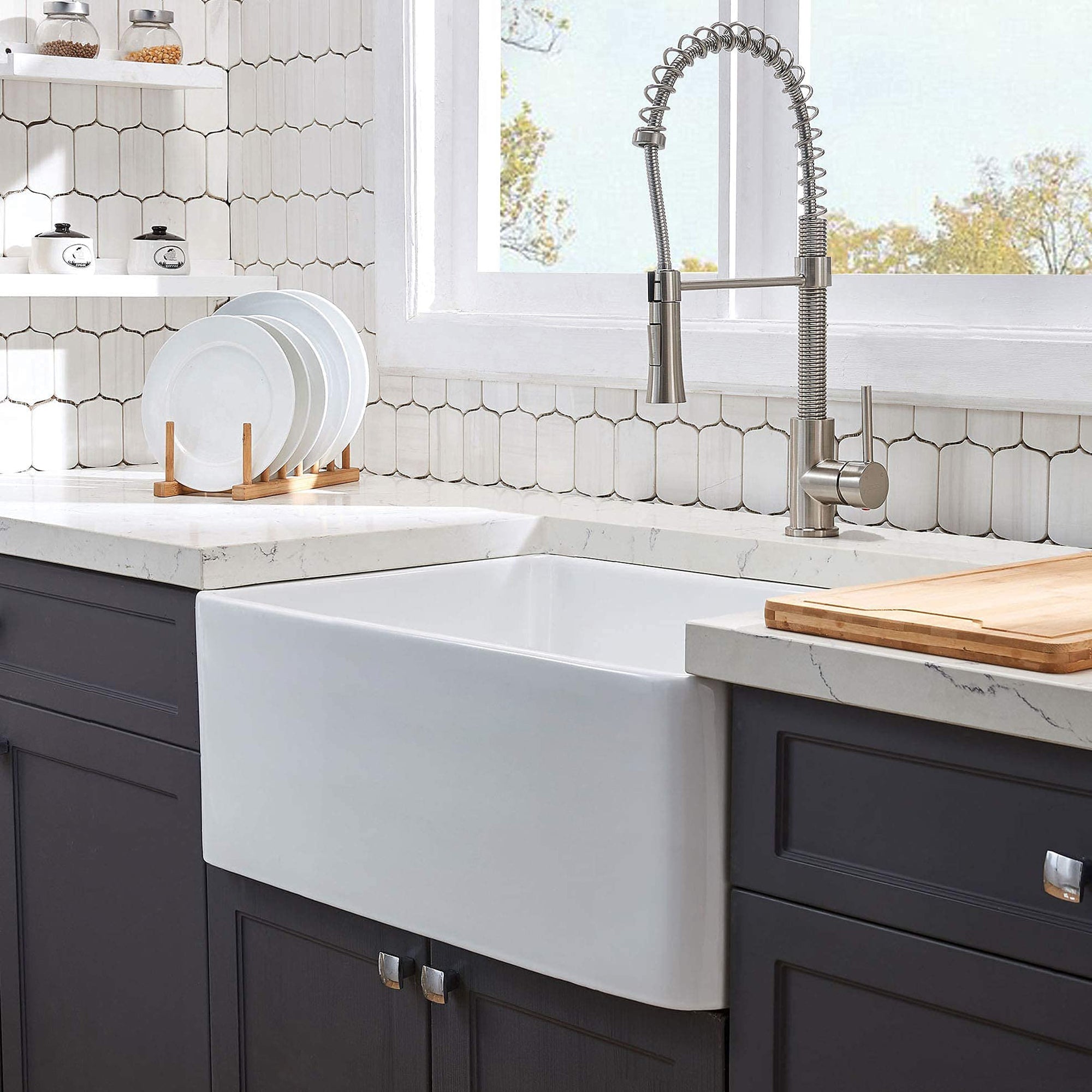 White Fireclay 33 in. Single Bowl Farmhouse Apron Kitchen Sink with Accessories