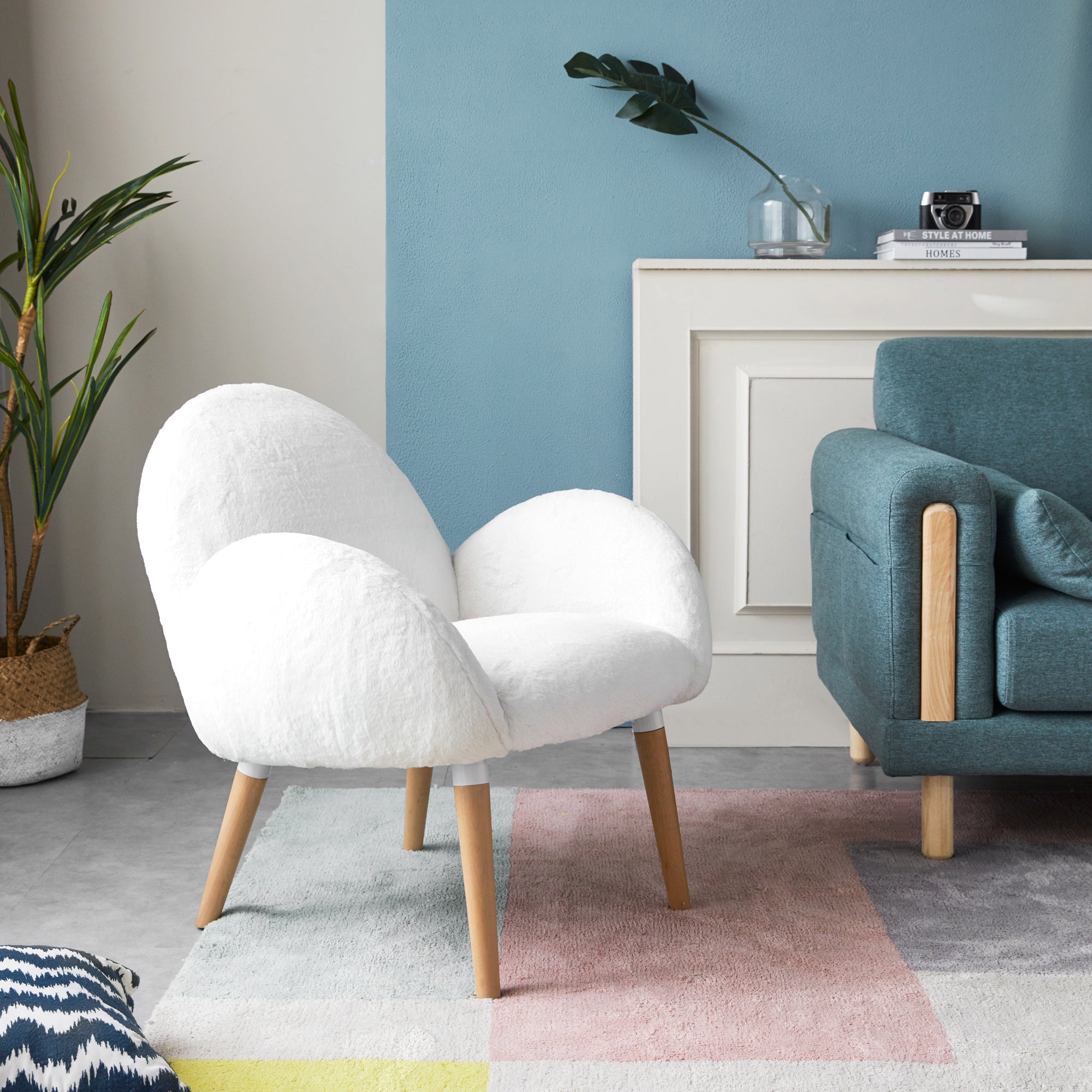 Solid Wood Frame Imitation Lamb Fabric Accent Chair for Living Room