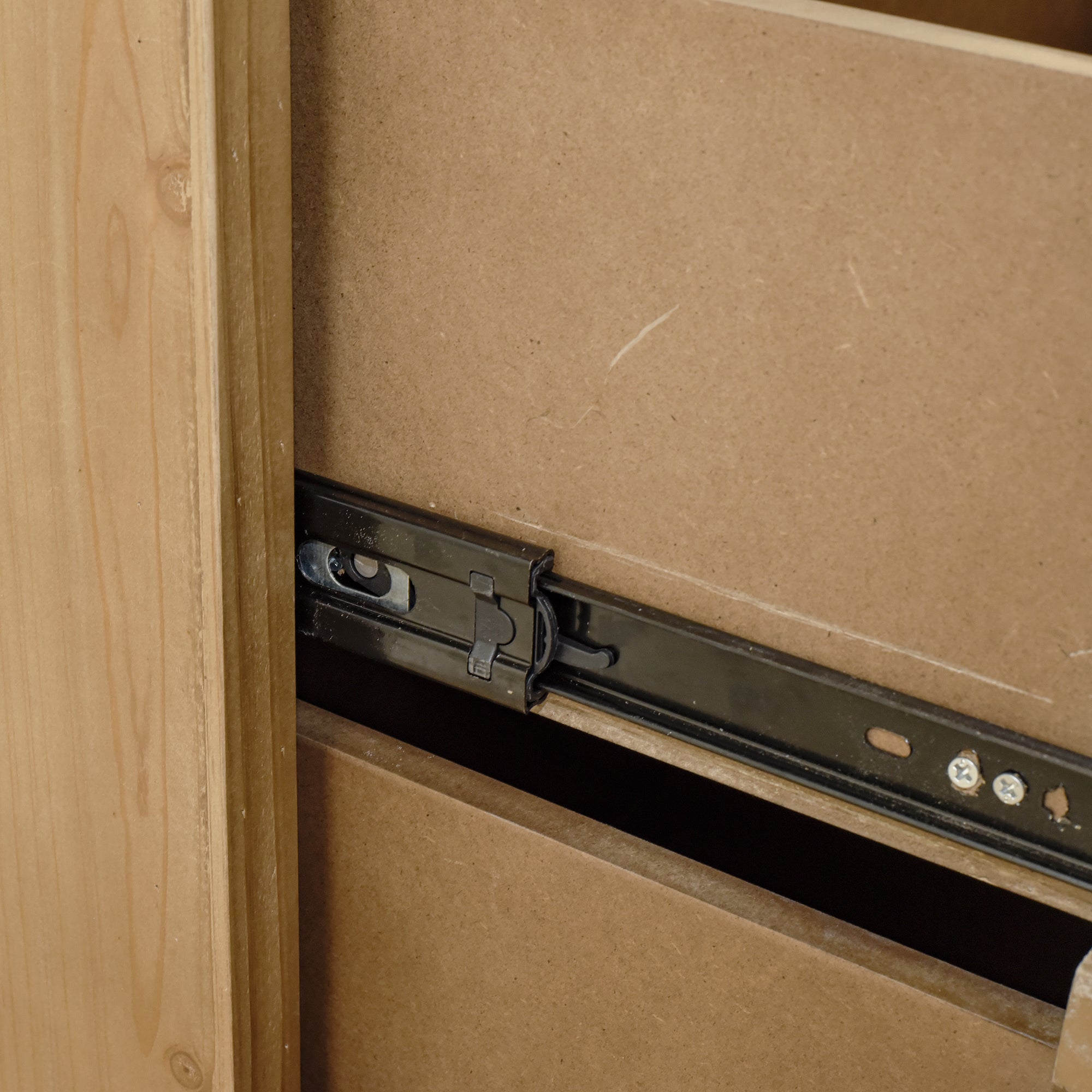 28" Tall Wood 3-drawer Bachelors Chest in Natural